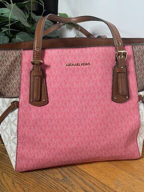 Michael Kors Voyager East/West Tote Pink Color-blocked signature logo